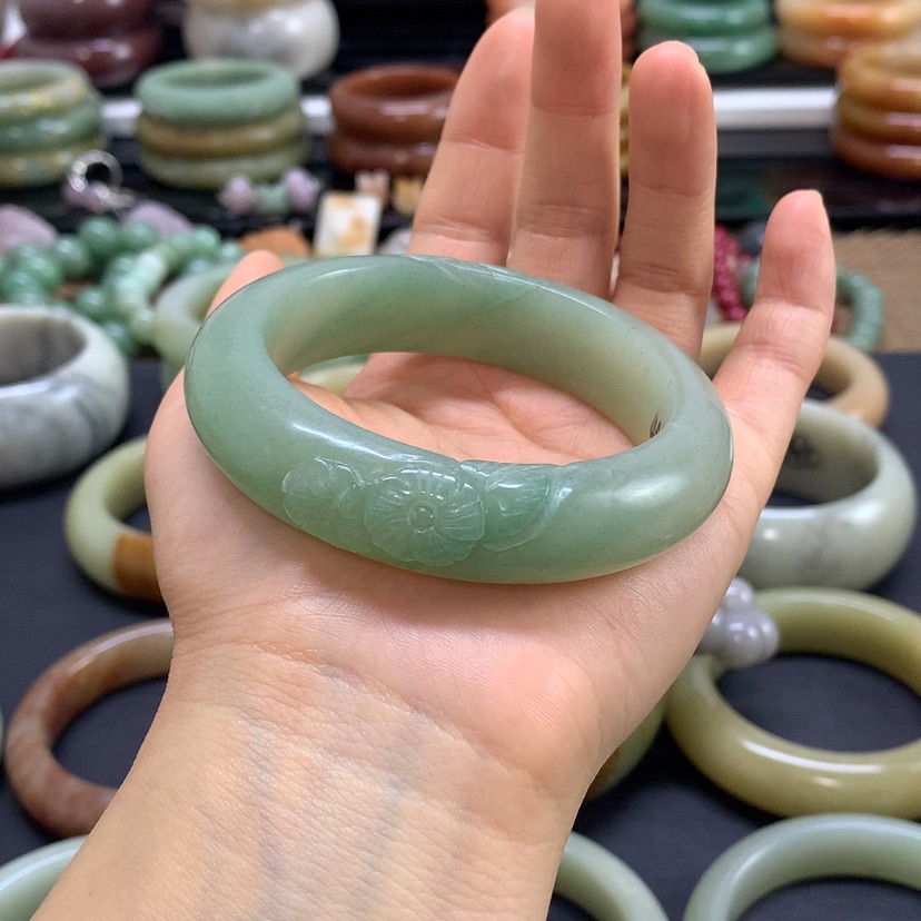 【闪购商品】石英质玉手镯未镶嵌小*