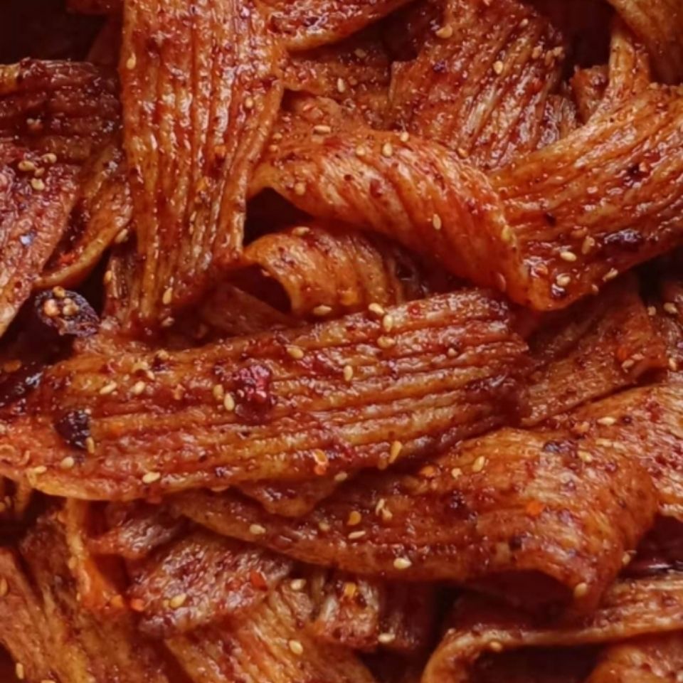 手工辣条河南老家麻辣风味五香风味老式辣皮炒饭夹馍厂家直销
