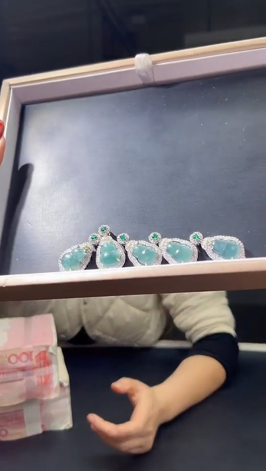 【闪购商品】定制翡翠未镶嵌天然翡翠A货（拍一发一多样性发货）