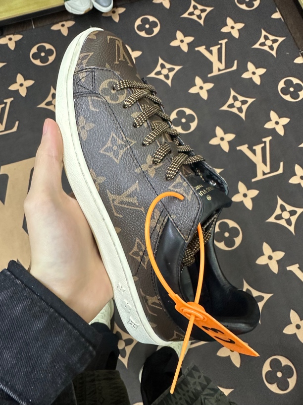 LV老花皮面39.5码