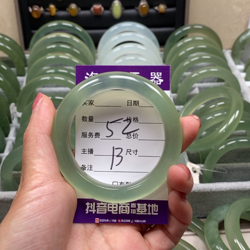 【闪购商品】蛇纹石玉手镯未镶嵌琴*