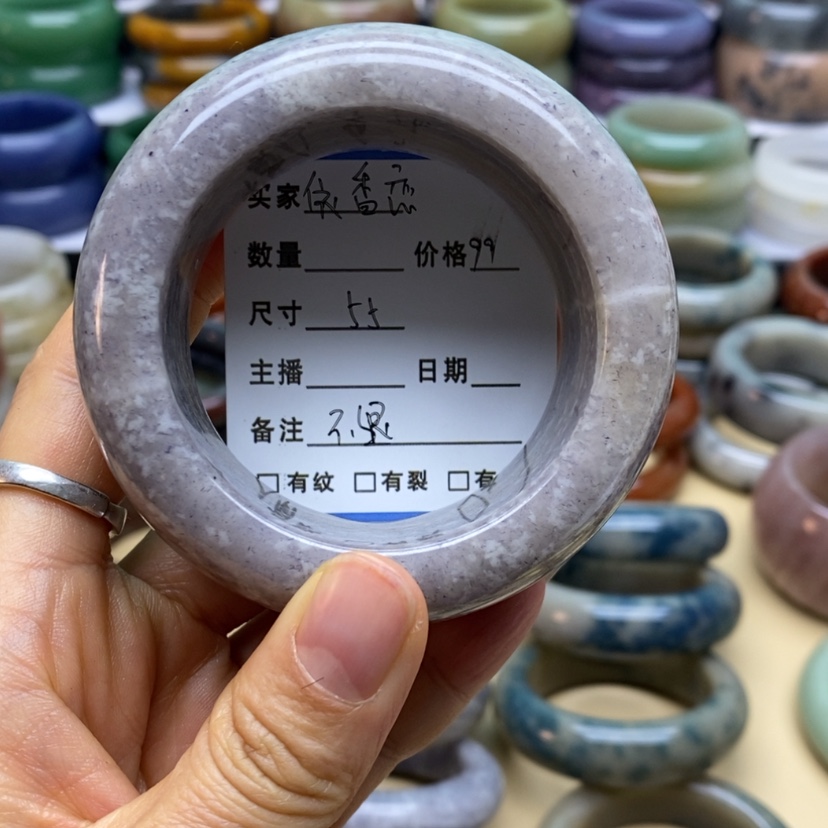 【闪购商品】石英质玉手镯未镶嵌依*恋