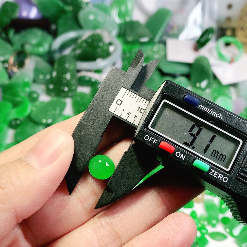 【闪购商品】翡翠挂件未镶嵌美****?