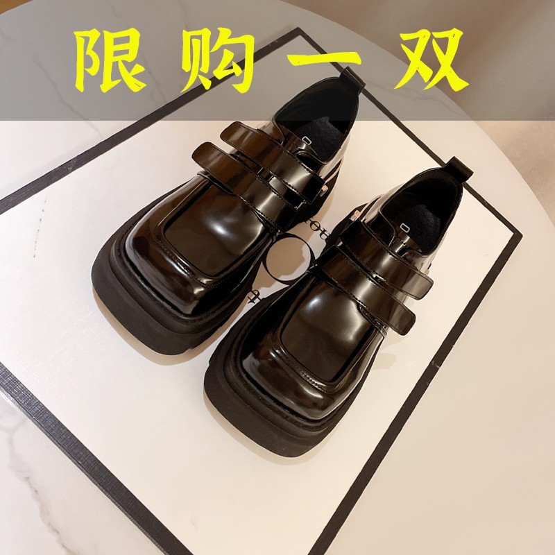 红蜻蜓牌黑色漆皮亮面小皮鞋女2023秋季新款休闲单鞋方头魔术贴