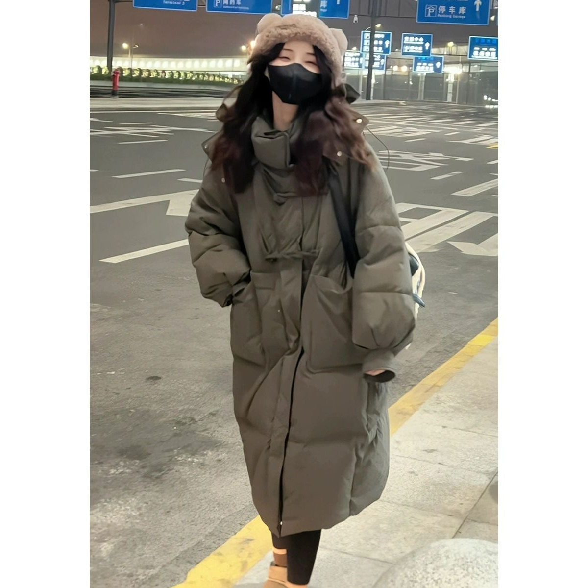军绿牛角扣羽绒服女中长款过膝2023冬季爆款加厚羽绒棉衣小