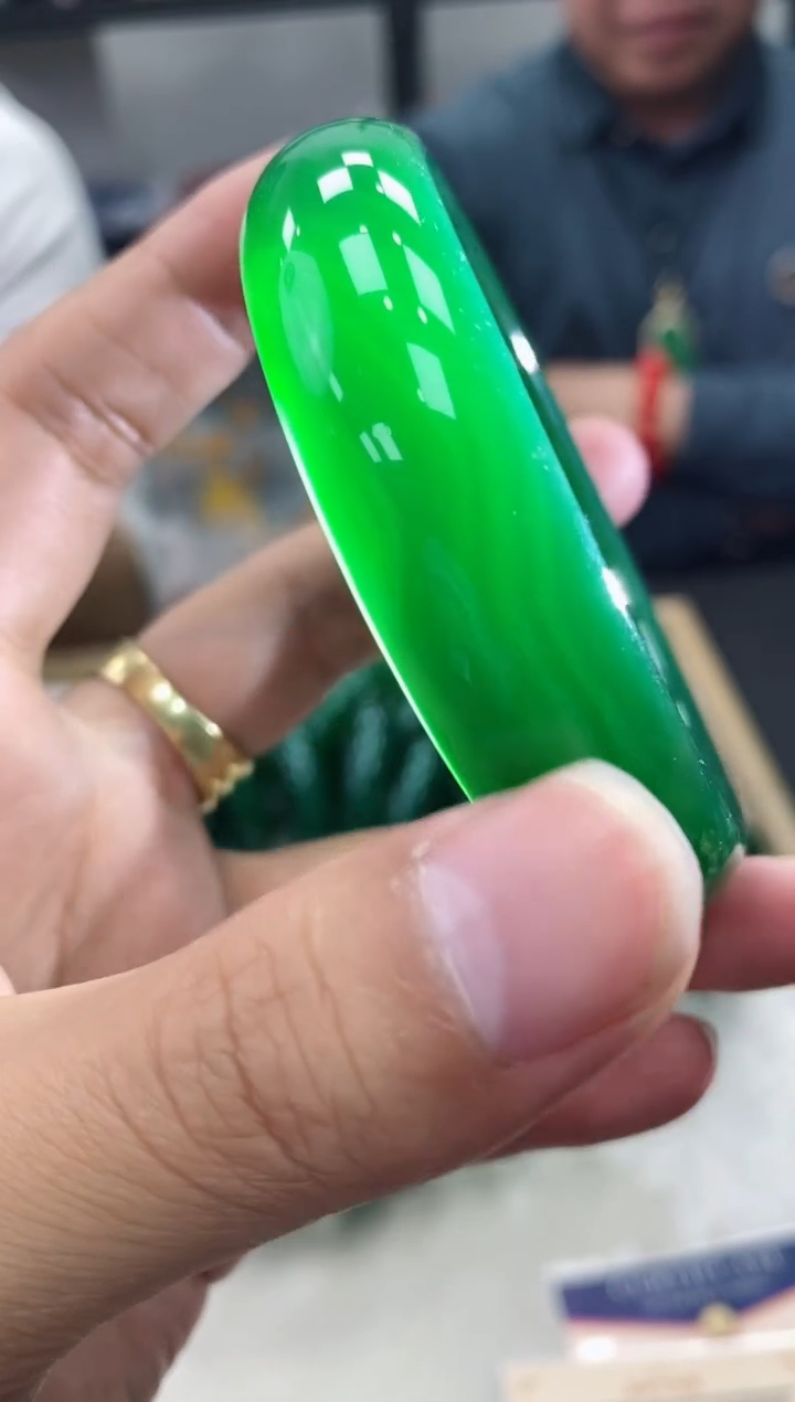 【闪购商品】玛瑙/玉髓手镯未镶嵌极光绿手镯-多样性发一件