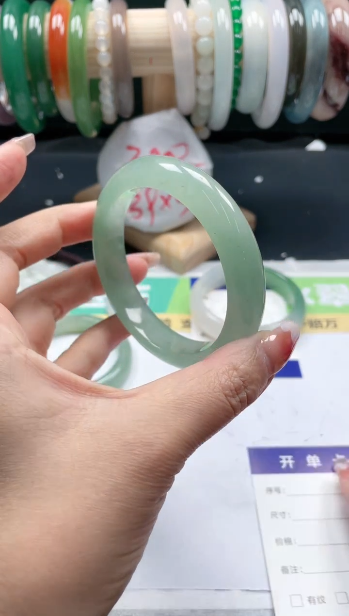 【闪购商品】石英质玉手镯未镶嵌70/58