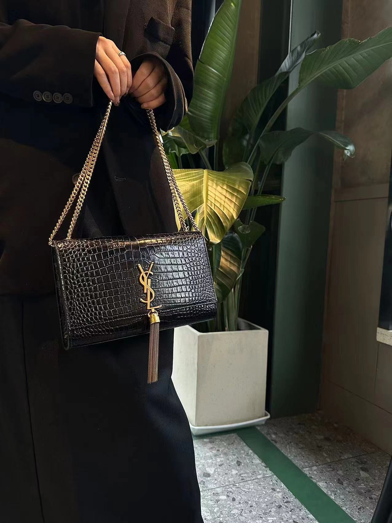 95新 YSL/圣罗兰 CS4396 中号鳄压黑金流苏