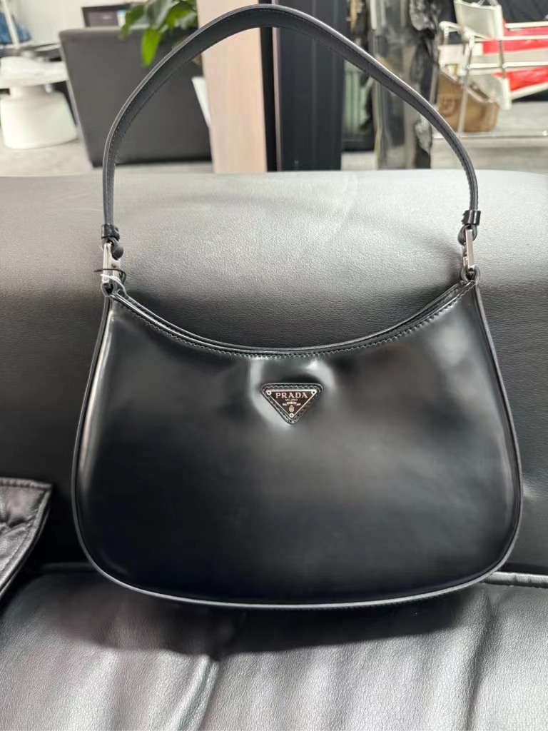 95新 Prada/普拉达 CS4506 黑银中号cleo
