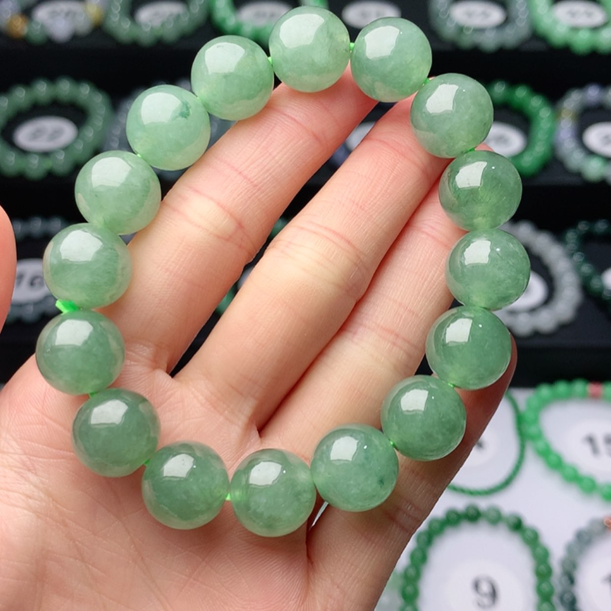 【闪购商品】翡翠手链未镶嵌N****?