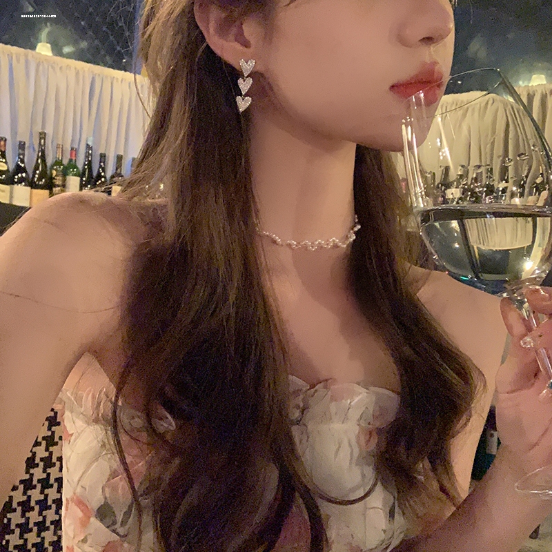 网红新款女简约百搭精致显白气质小众爱心流苏耳钉时尚轻奢设计