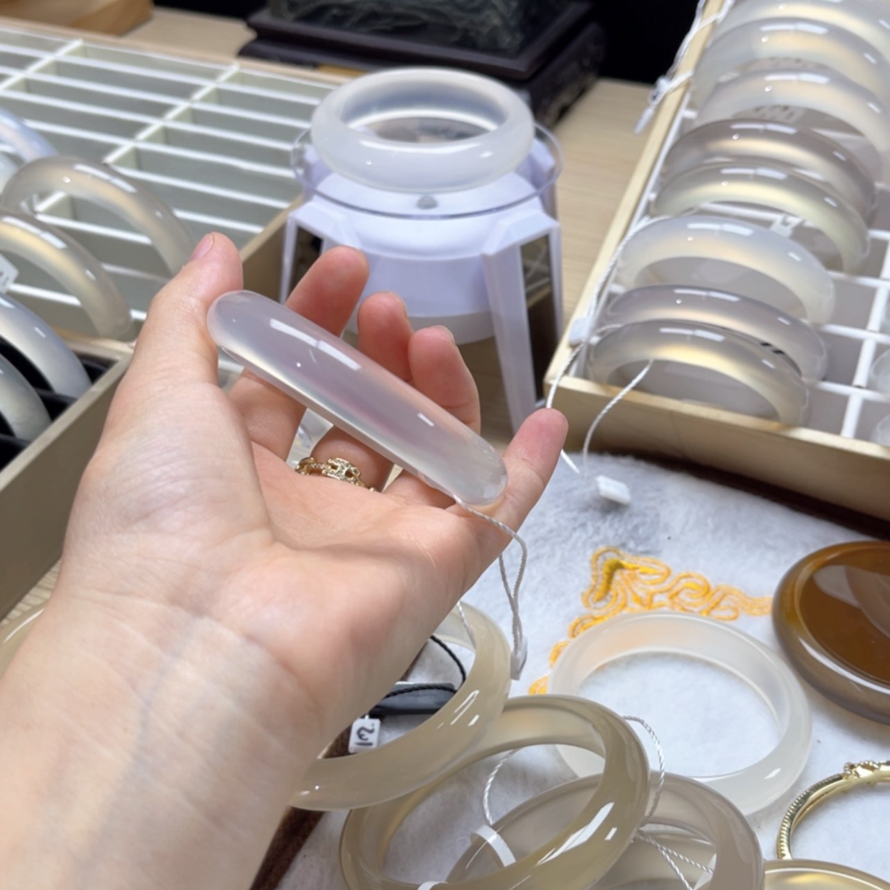 【闪购商品】玛瑙/玉髓手镯未镶嵌斯*妹