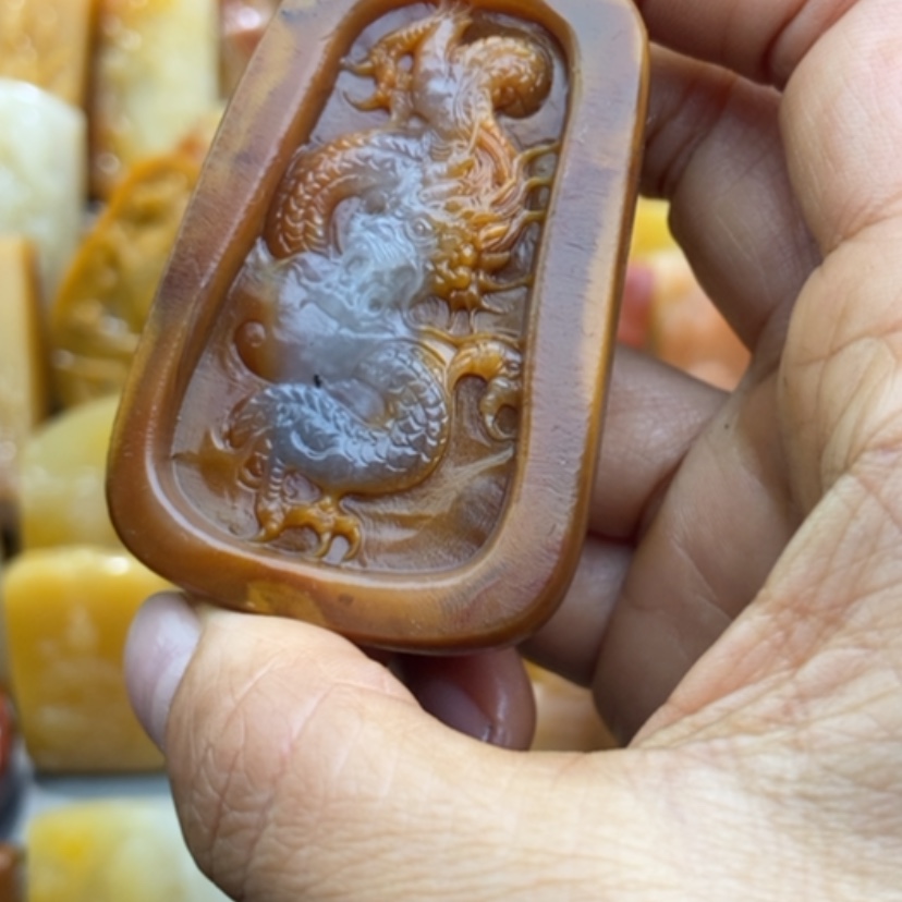 【闪购商品】石英质玉（黄龙玉）颈饰未镶嵌