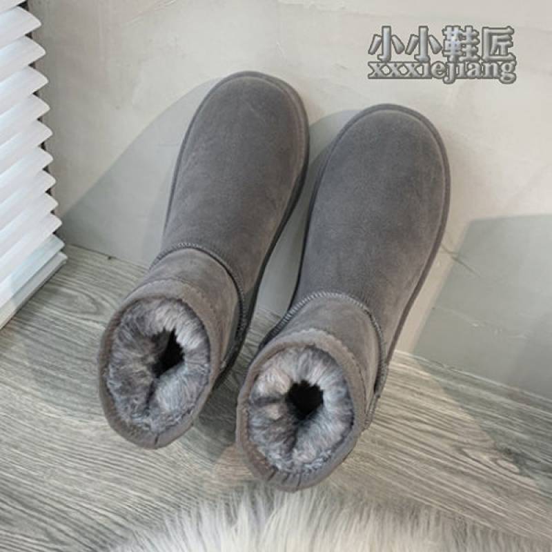 冬季加厚加绒保暖中筒雪地靴情侣大码防滑平底短靴面包妈妈棉鞋女
