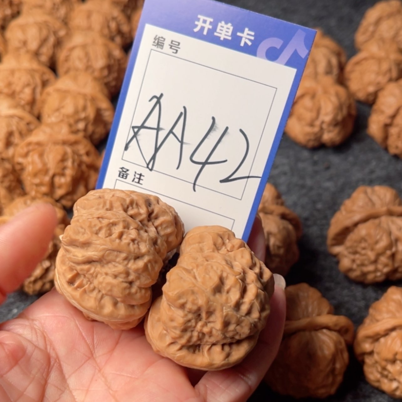 【闪购商品】桃核吊坠物*