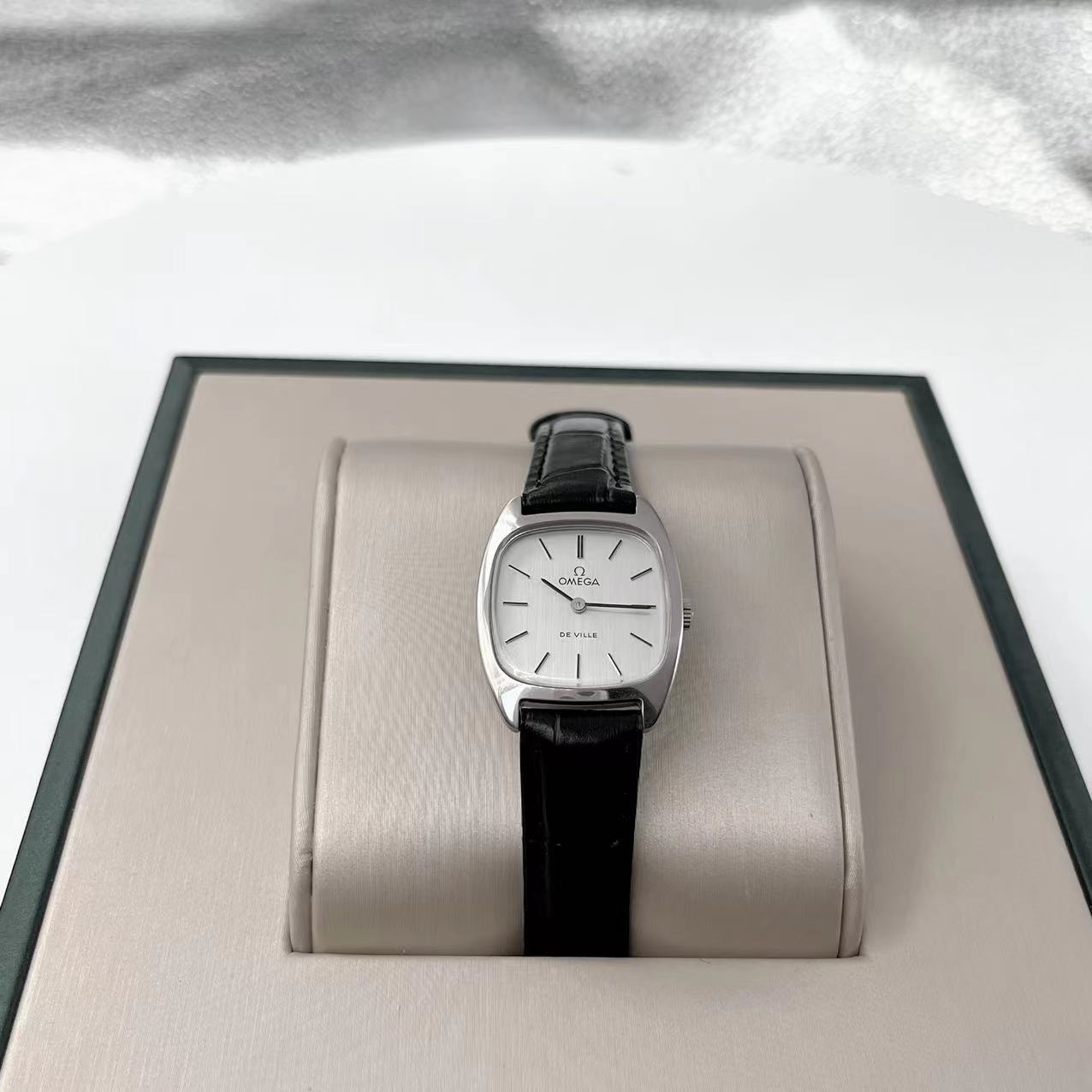 95新 Omega/欧米茄 手动机械腕表25mm/公价28999/jm1665