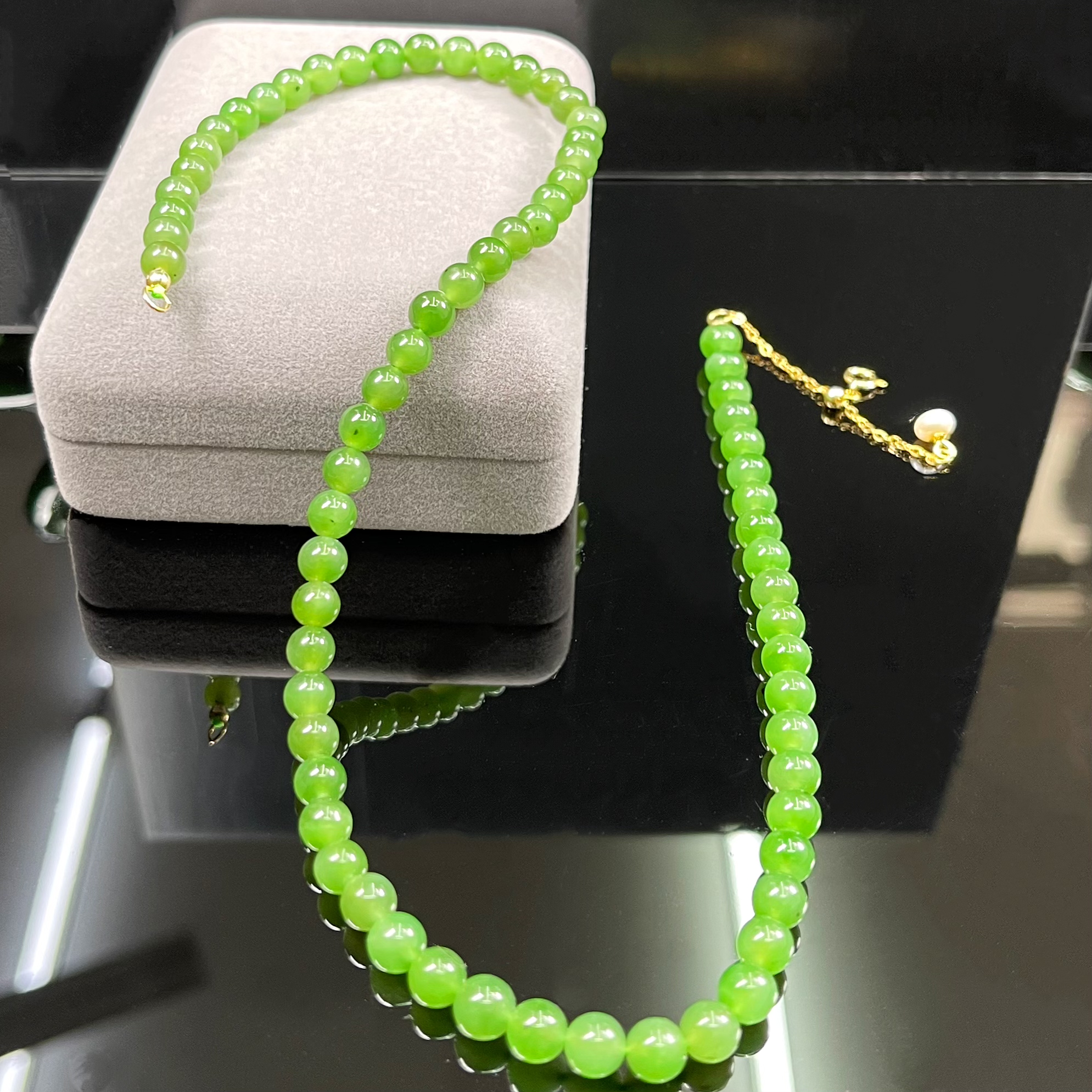 和田玉碧玉6mm（有黑点）冰底阳绿老料气质妈妈925银镶嵌加长锁骨链