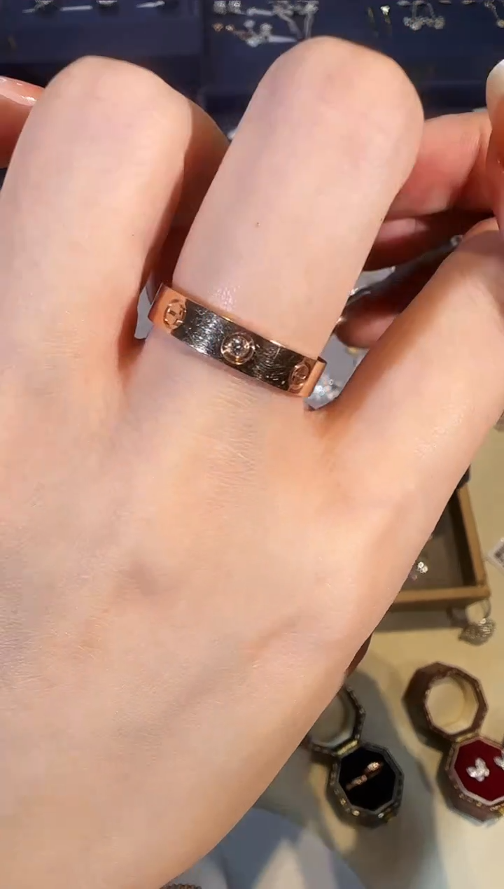 【闪购商品】钻石戒指18K金镶嵌LOVE一钻