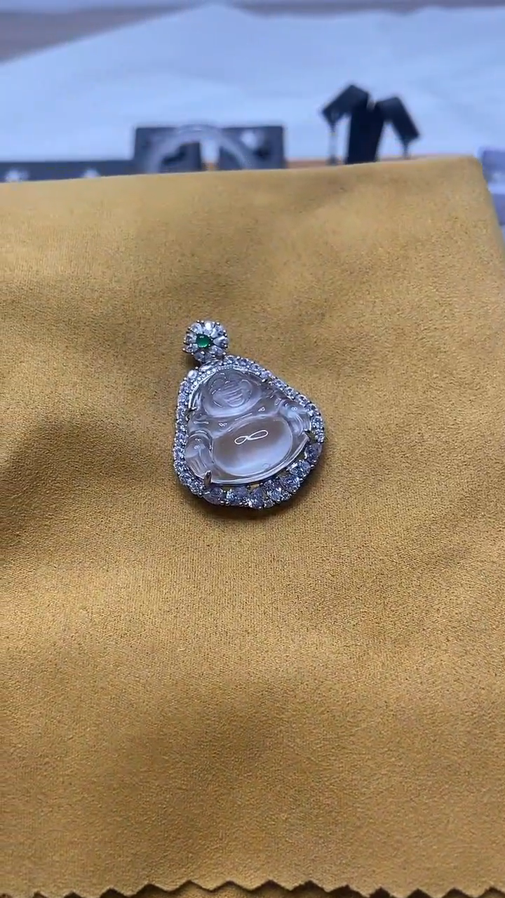 【闪购商品】石英质玉吊坠银S925镶嵌佛公