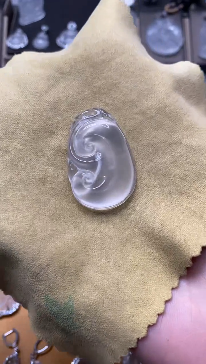 【闪购商品】石英质玉挂件未镶嵌如意