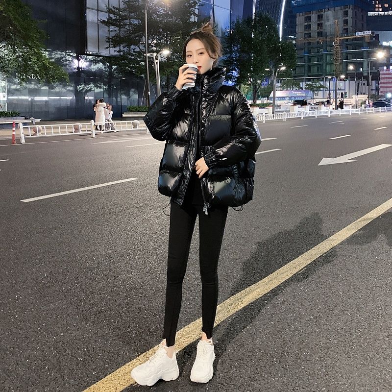 波司澄黑色亮面白鸭绒羽绒衣女短款2023冬季新款宽松立领加厚保暖