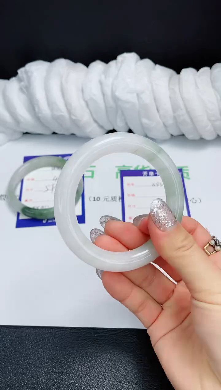 【闪购商品】石英质玉手镯未镶嵌W43-56.9