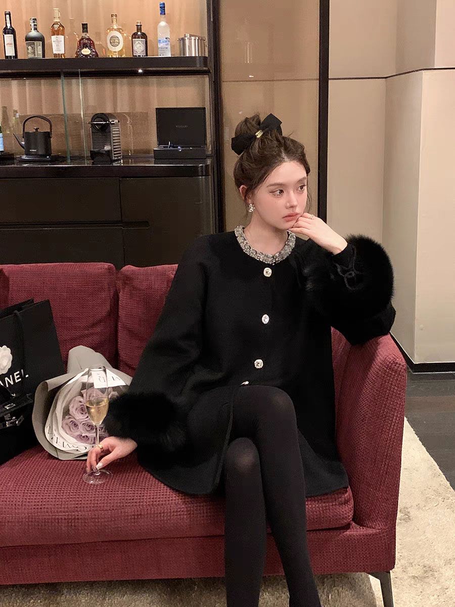 杨小卷新年战袍高级感大衣小香风双面呢重工圆领富家千金外套女