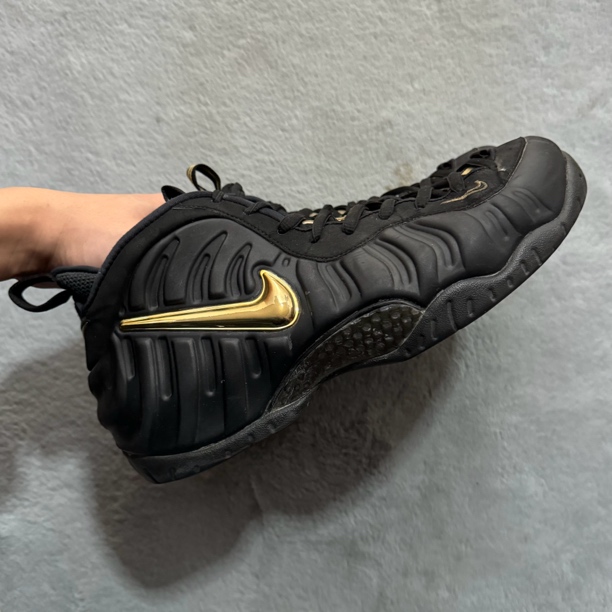 44码 Nike 黑金泡 90新 鞋底磨损小 鞋面新气垫完好 中古篮球鞋