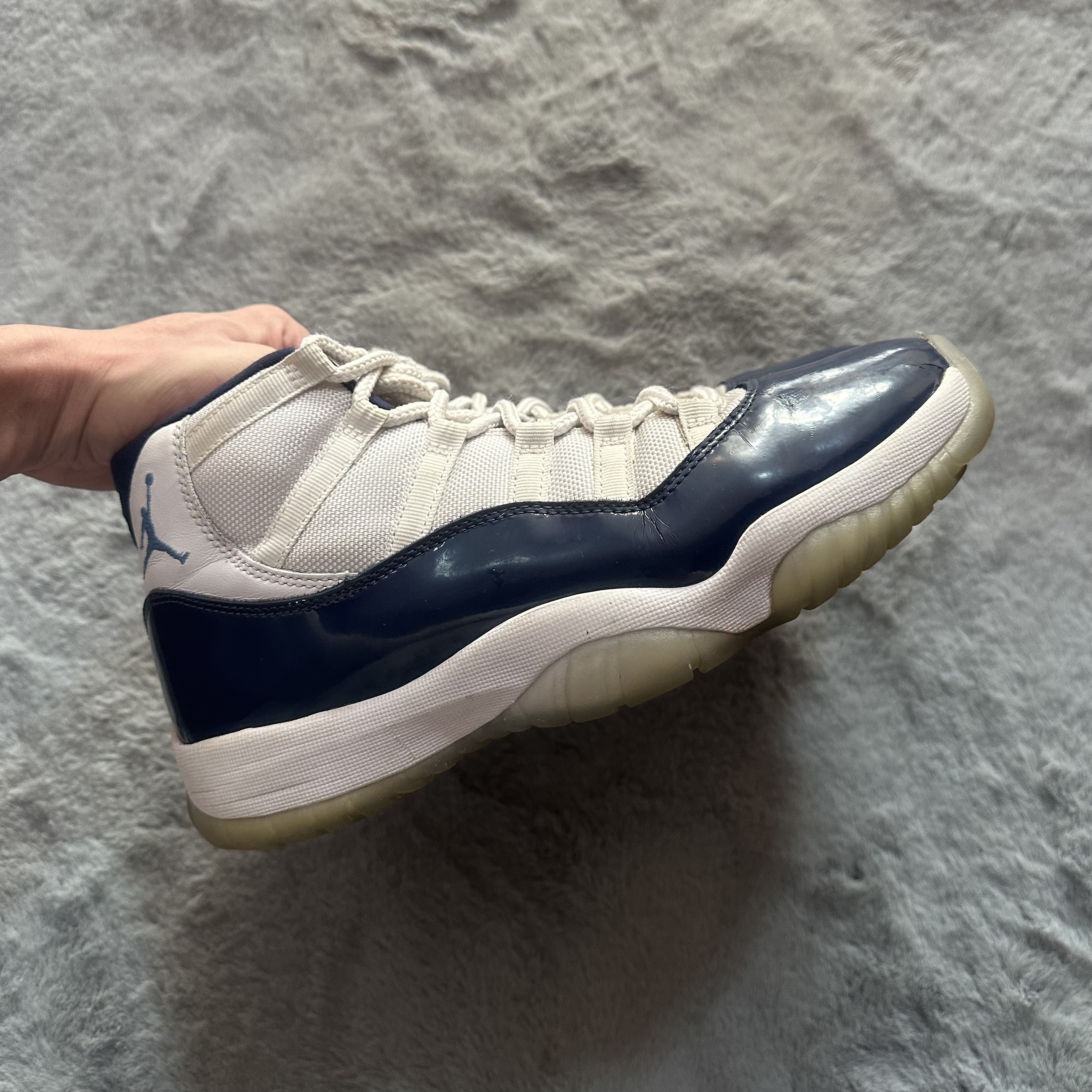 42码 aj11北卡蓝 80新 鞋底磨损小 鞋面新 气垫完好 中古篮球鞋