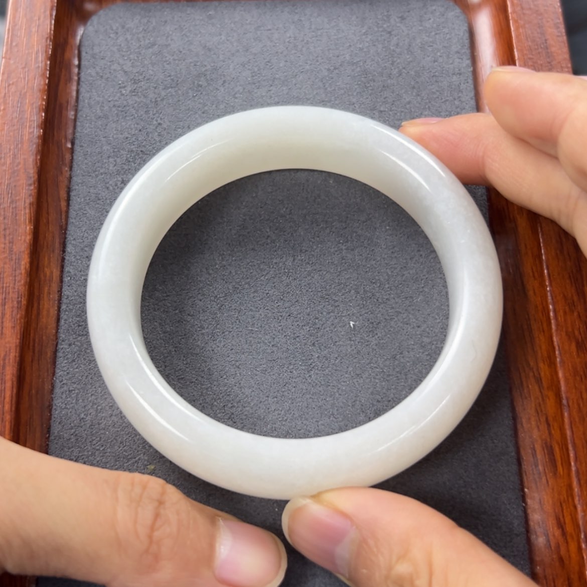 【闪购商品】和田玉手镯未镶嵌