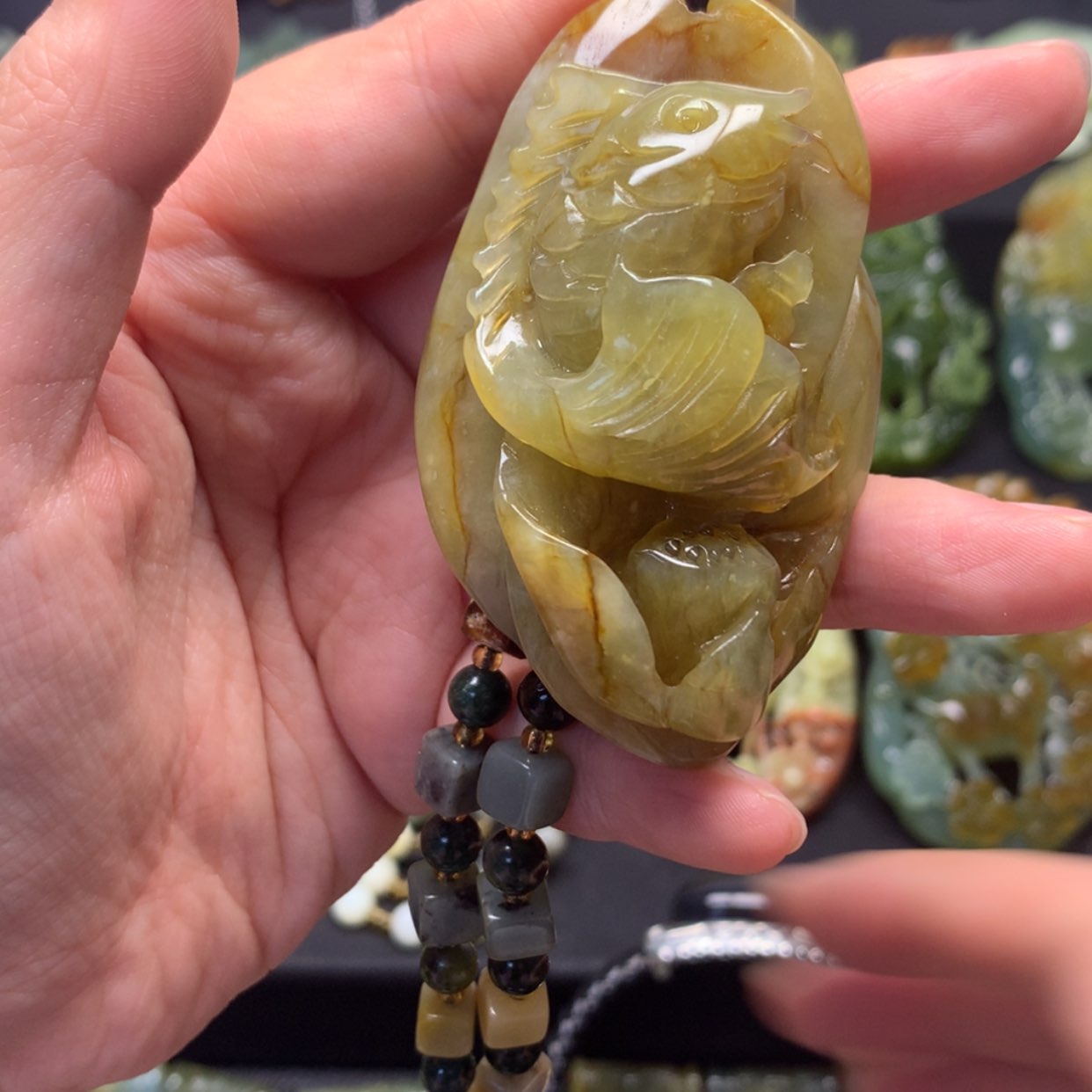 【闪购商品】蛇纹石玉颈饰未镶嵌刚*好