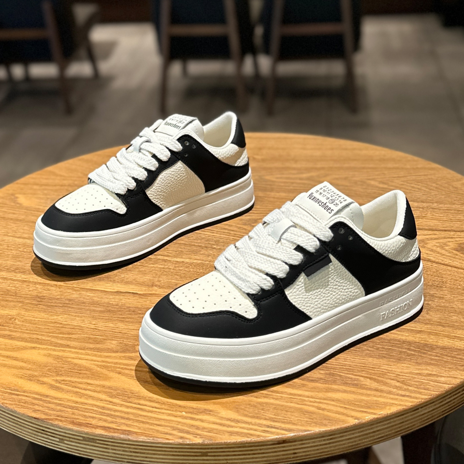 百丽纯爱真皮小白鞋女款ins爆款黑白熊猫鞋2023秋季新款系带平底