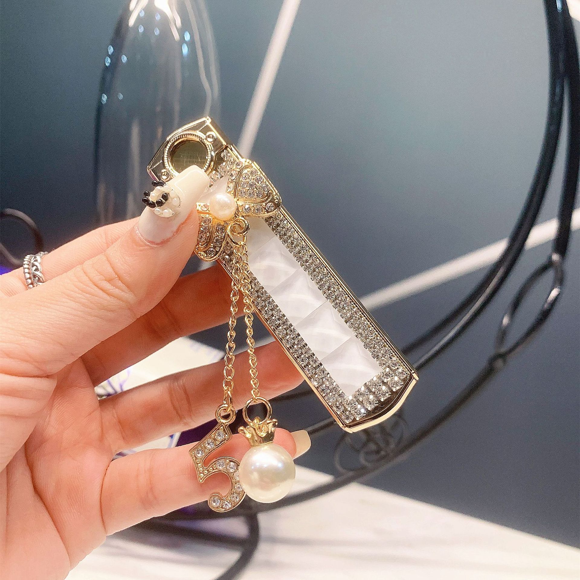 新款双面镶钻充电打火机便携usb防风长条蝴蝶结流苏点烟器个性