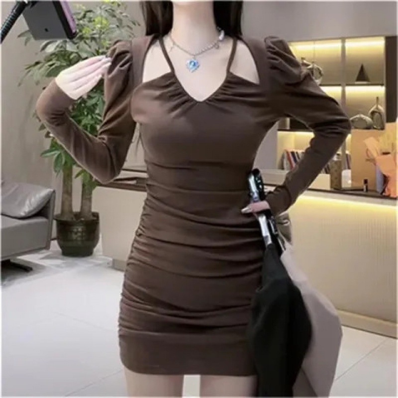 辣妹时尚设计感2023秋冬季新款洋气百搭包臀长袖修身减龄连衣裙女