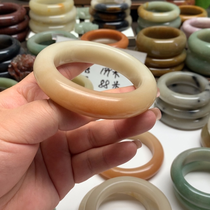 【闪购商品】石英质玉手镯未镶嵌迷*