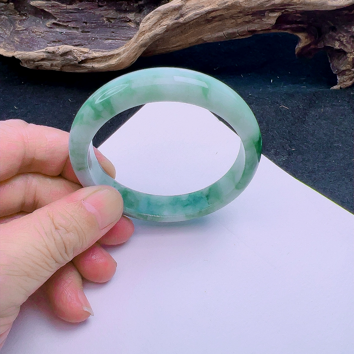 59mm圈口天然翡翠手镯天然缅甸翡翠正品牛奶飘花A级玉手镯52.02克