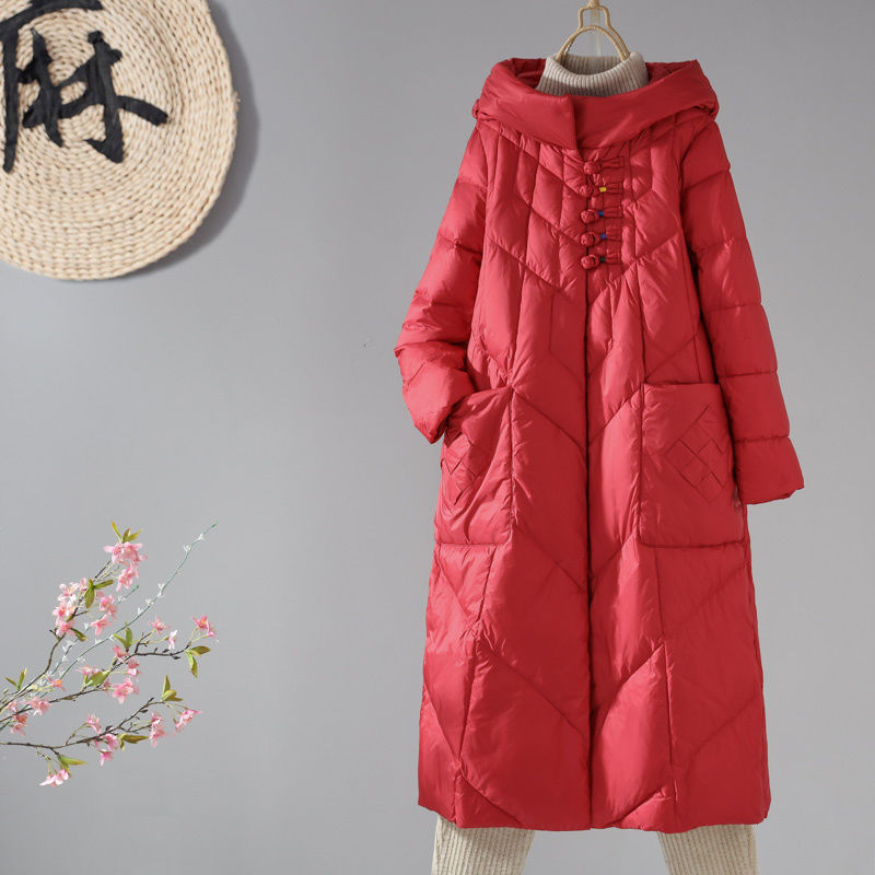 冬季新款复古彩扣白鸭绒中长款连帽羽绒服女宽松保暖时尚过膝外套