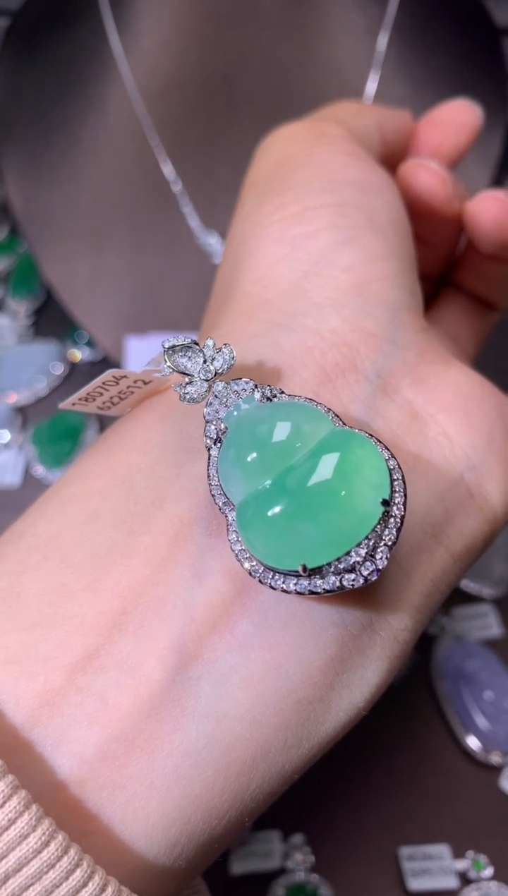【闪购商品】翡翠吊坠18K金镶嵌葫芦