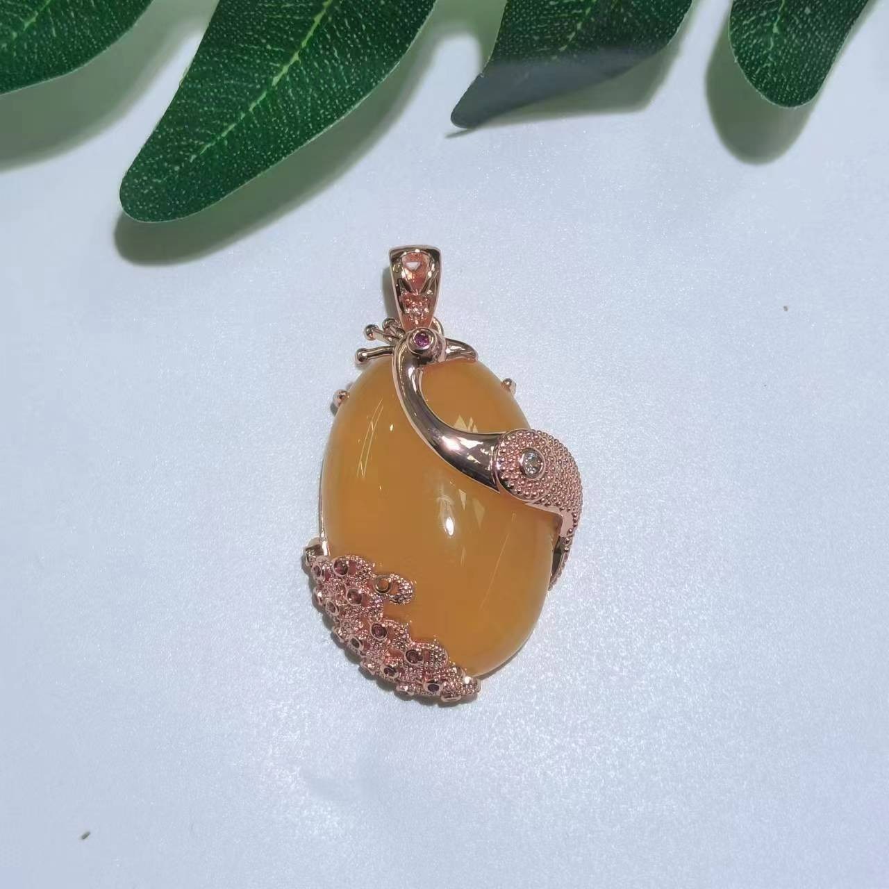 鸡油黄孔雀回头吊坠赠高货绳【多样性发其一】