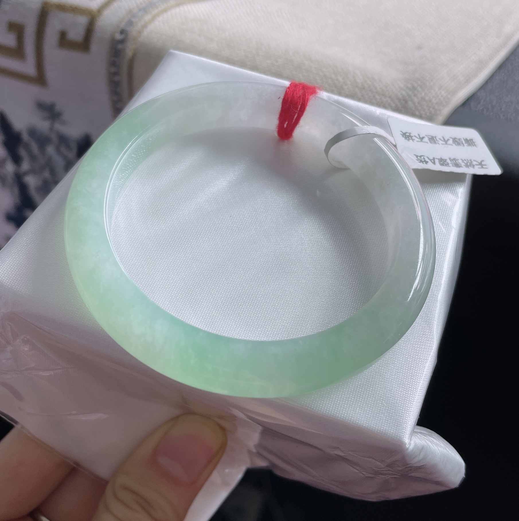 冰种飘绿55圈正圈优雅精致正品天然缅甸翡翠A货手镯