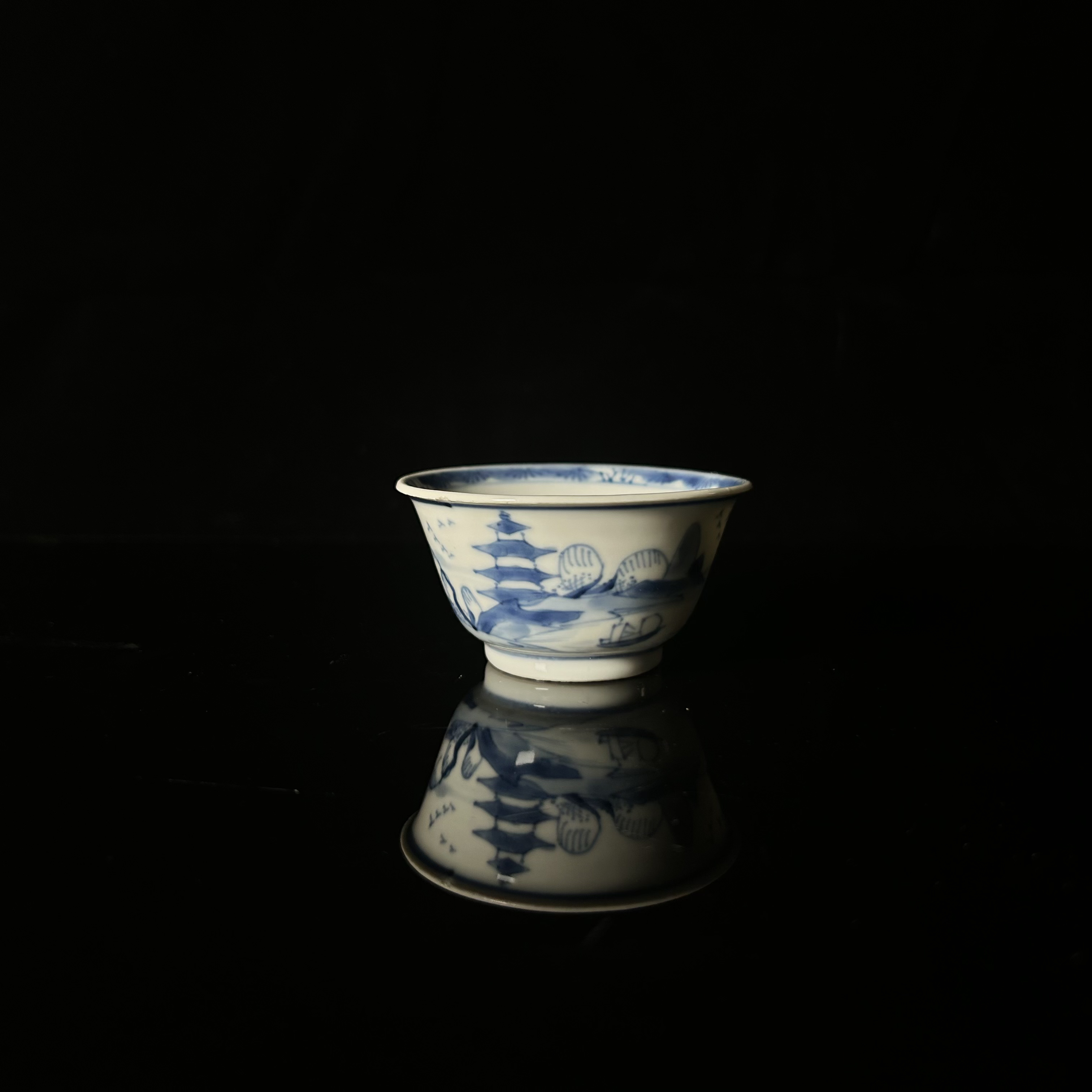 明末清初 青花人物山水纹压手杯02669