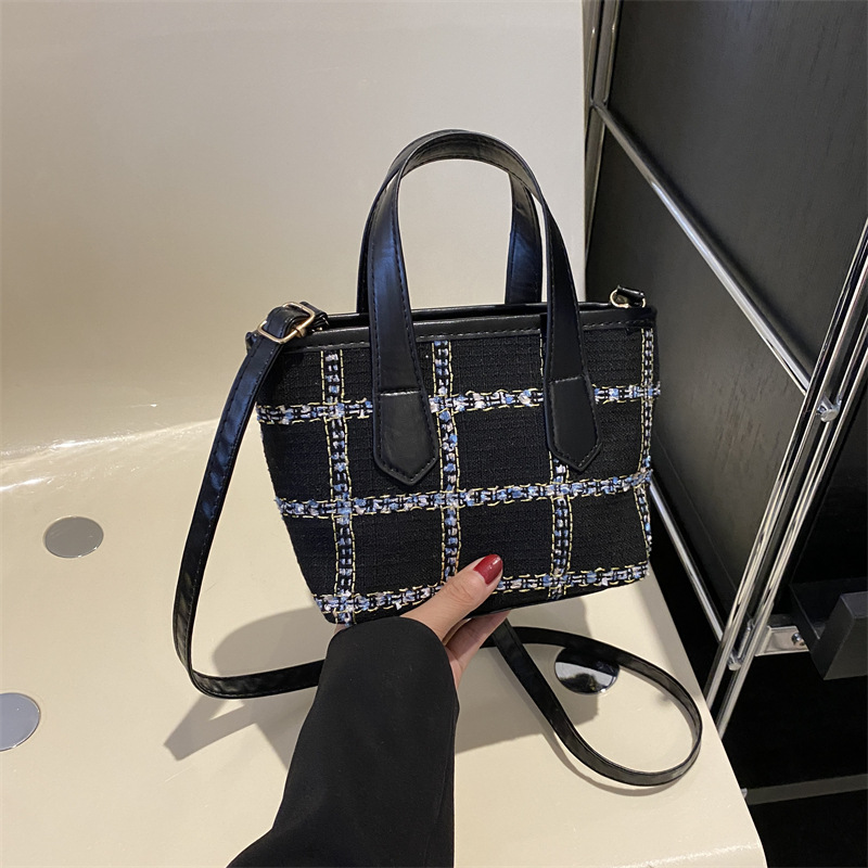 复古通勤质感水桶包女士温柔格纹单肩斜挎包包女2024秋冬季休闲包