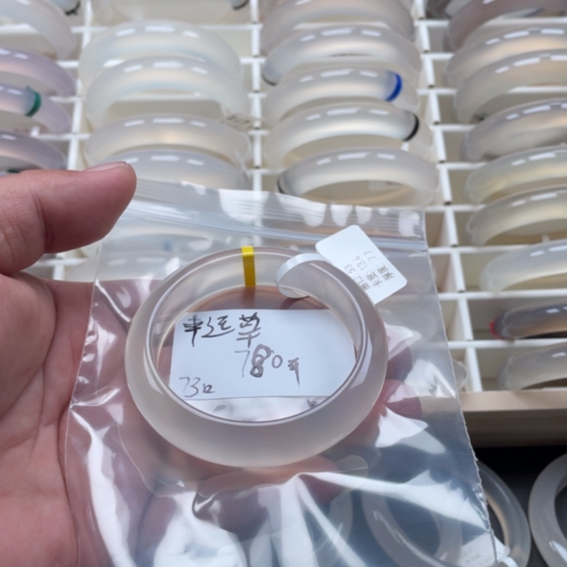 【闪购商品】玛瑙/玉髓手镯未镶嵌幸**?
