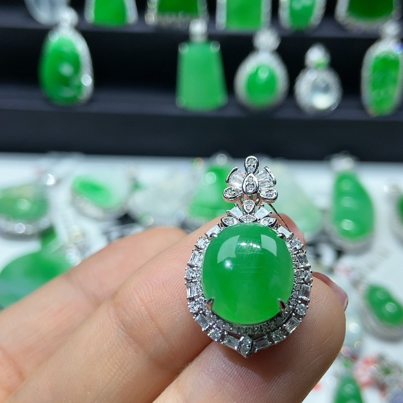 【闪购商品】翡翠挂件18K金镶嵌明****记