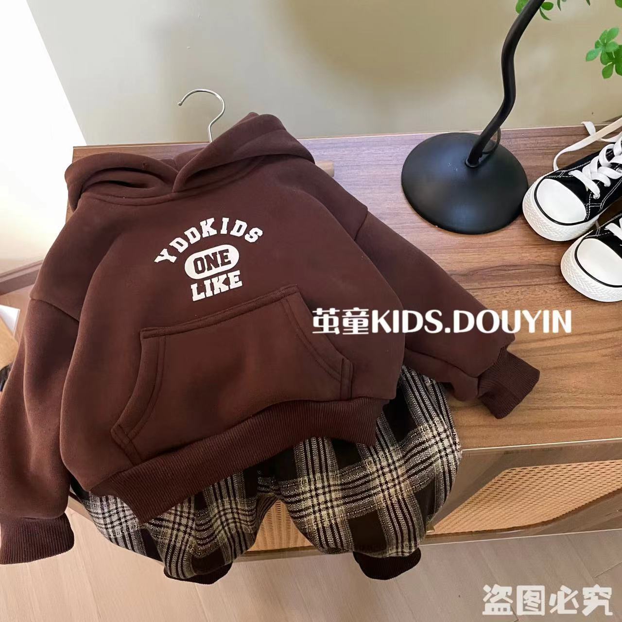 女童服装童装儿童秋冬季卫衣套装小童字母连帽裤子男女宝宝两件