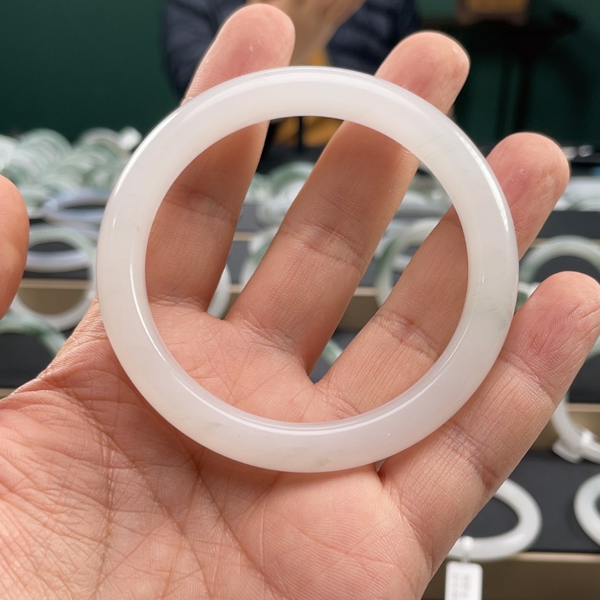 【闪购商品】石英质玉手镯未镶嵌