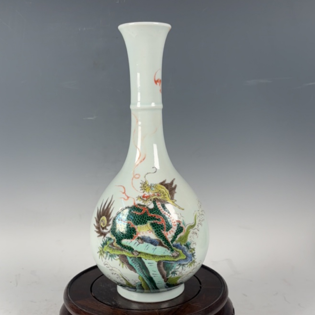 清，五彩海水纹麒麟赏瓶