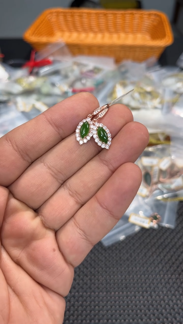 【闪购商品】和田玉耳钩未镶嵌多样性发货发其中一对