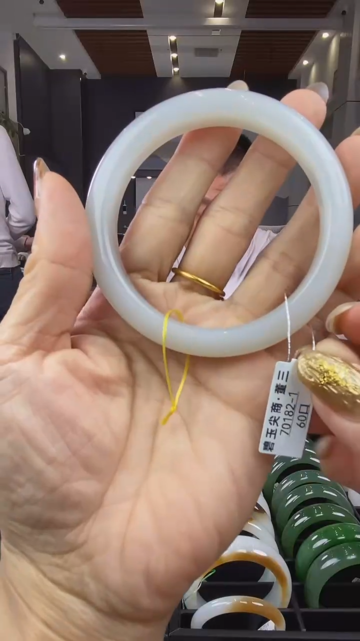 【闪购商品】和田玉白玉手镯未镶嵌60