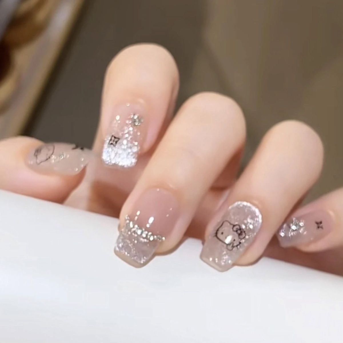 hellokitty美甲穿戴甲轻奢设计穿戴甲猫眼手工短款显白裸色温柔